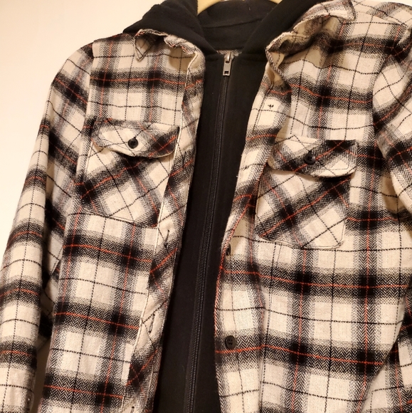 Plaid shirt with built-in hoodie - Picture 3 of 5